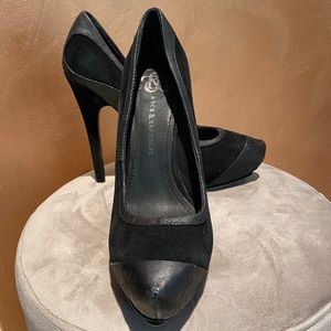 ROCK & REPUBLIC Platform Pumps